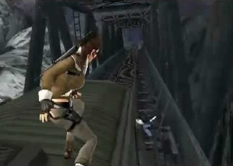 Tomb Raider fase Cazaquistão Lara em cima do trem